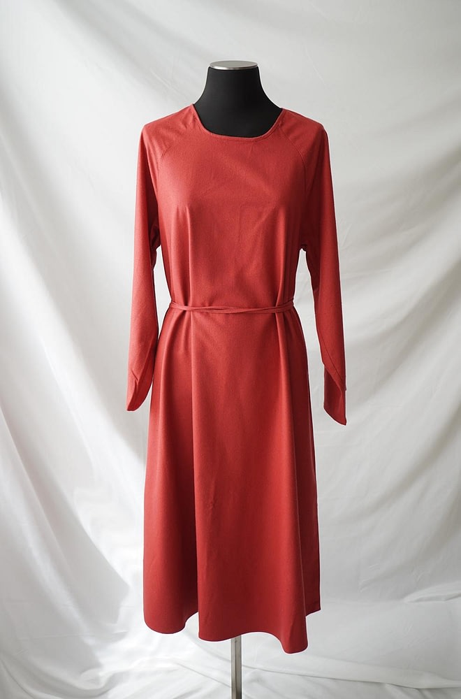 Baserange ベースレンジ Otay Longsleeve Dress Rubia Red - chic edition