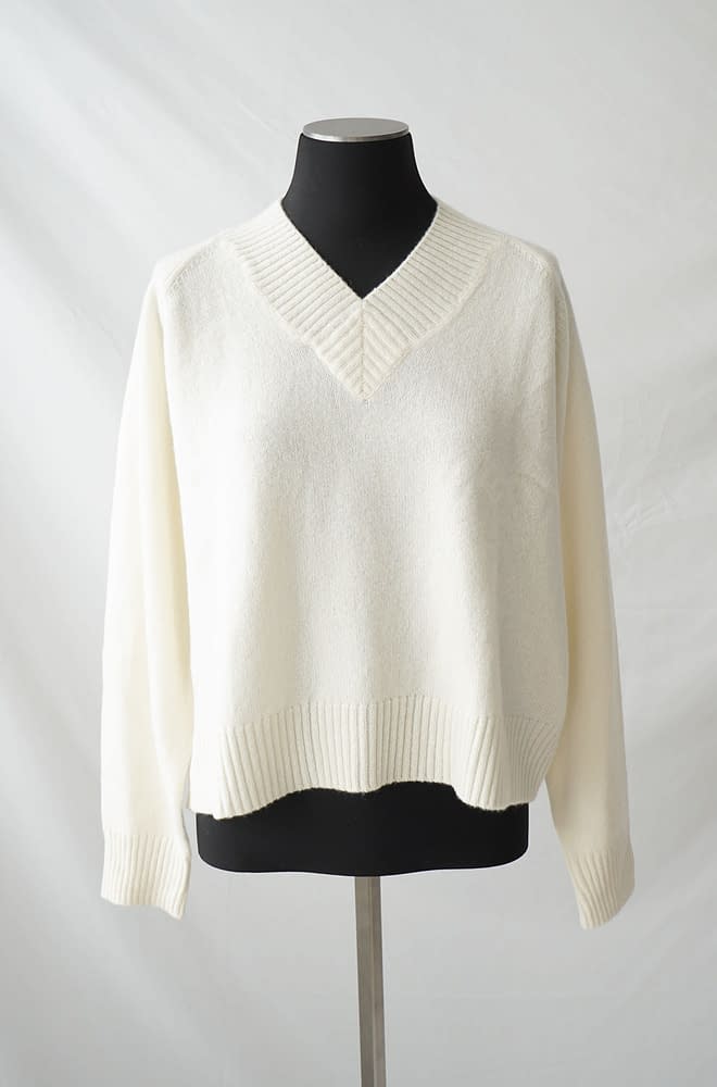 MASKA Veya - V neck cashmere sweater | chic edition